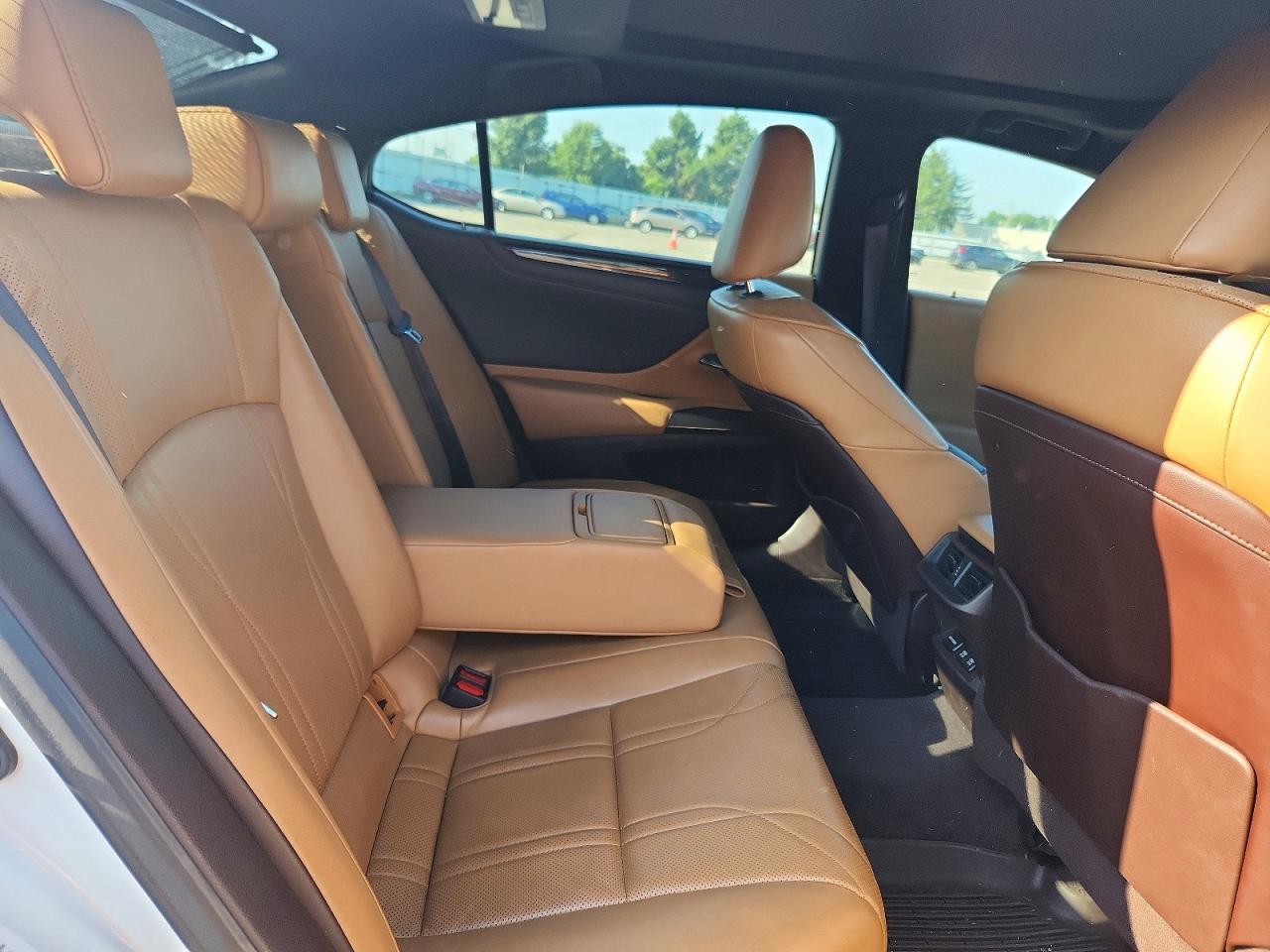 2019 LEXUS ES350