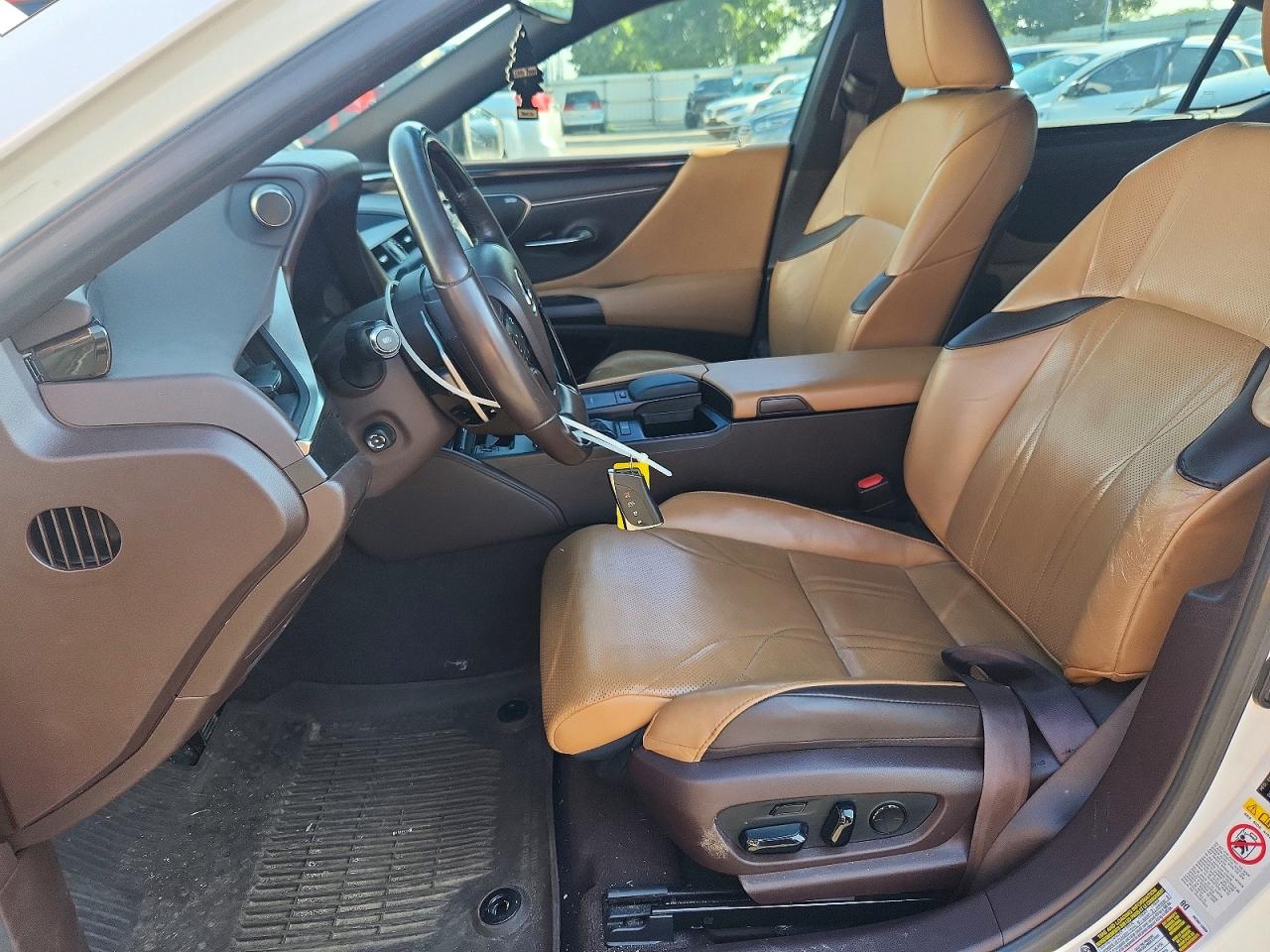 2019 LEXUS ES350
