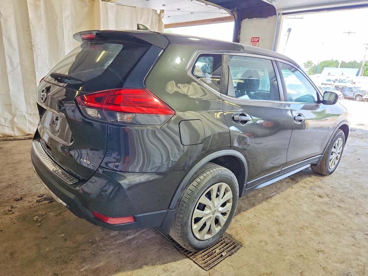 2017 NISSAN ROGUE