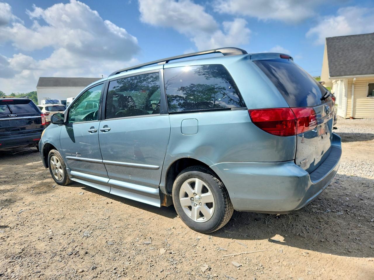 2004 TOYOTA SIENNA