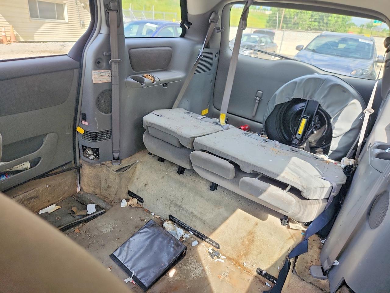 2004 TOYOTA SIENNA