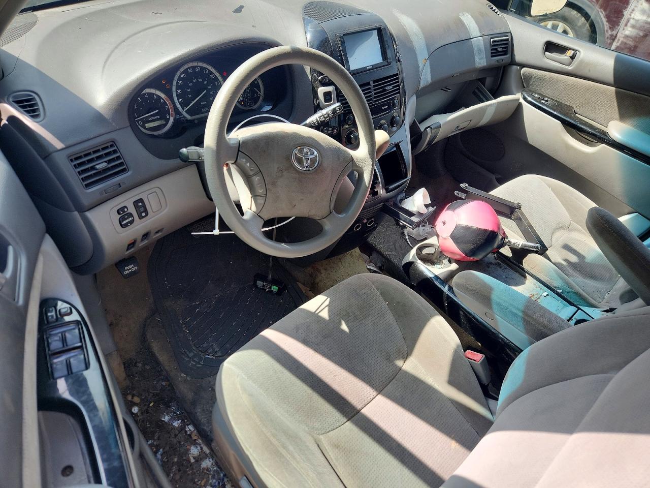 2004 TOYOTA SIENNA