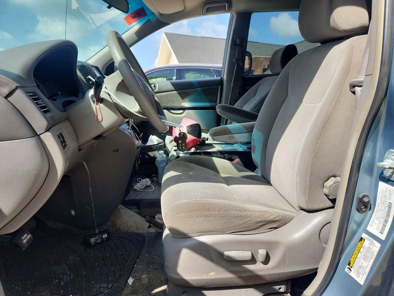 2004 TOYOTA SIENNA