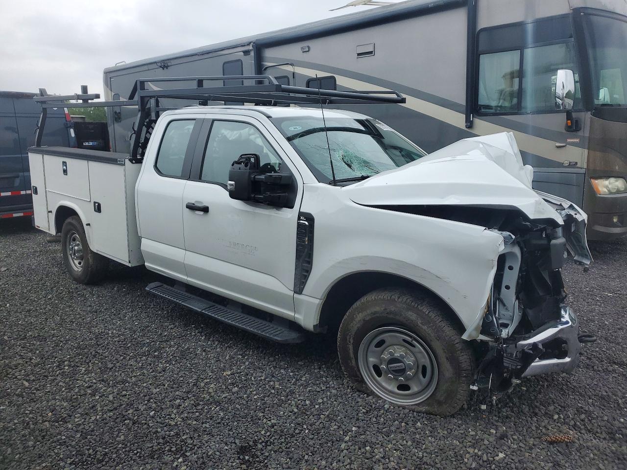 2025 FORD F250