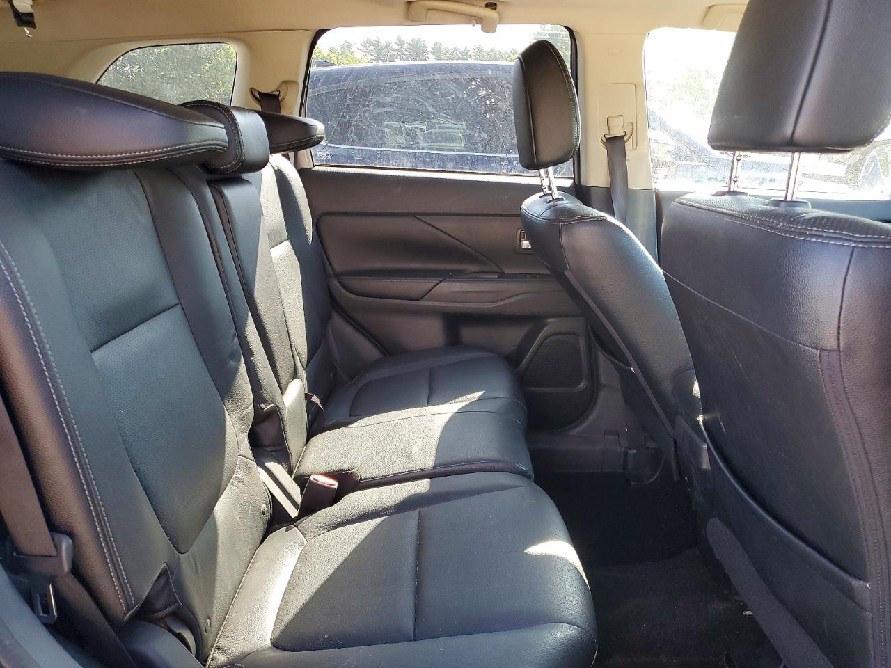 2016 MITSUBISHI OUTLANDER