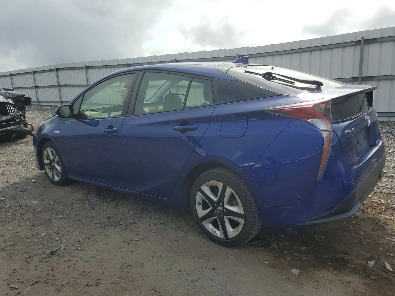 2016 TOYOTA PRIUS