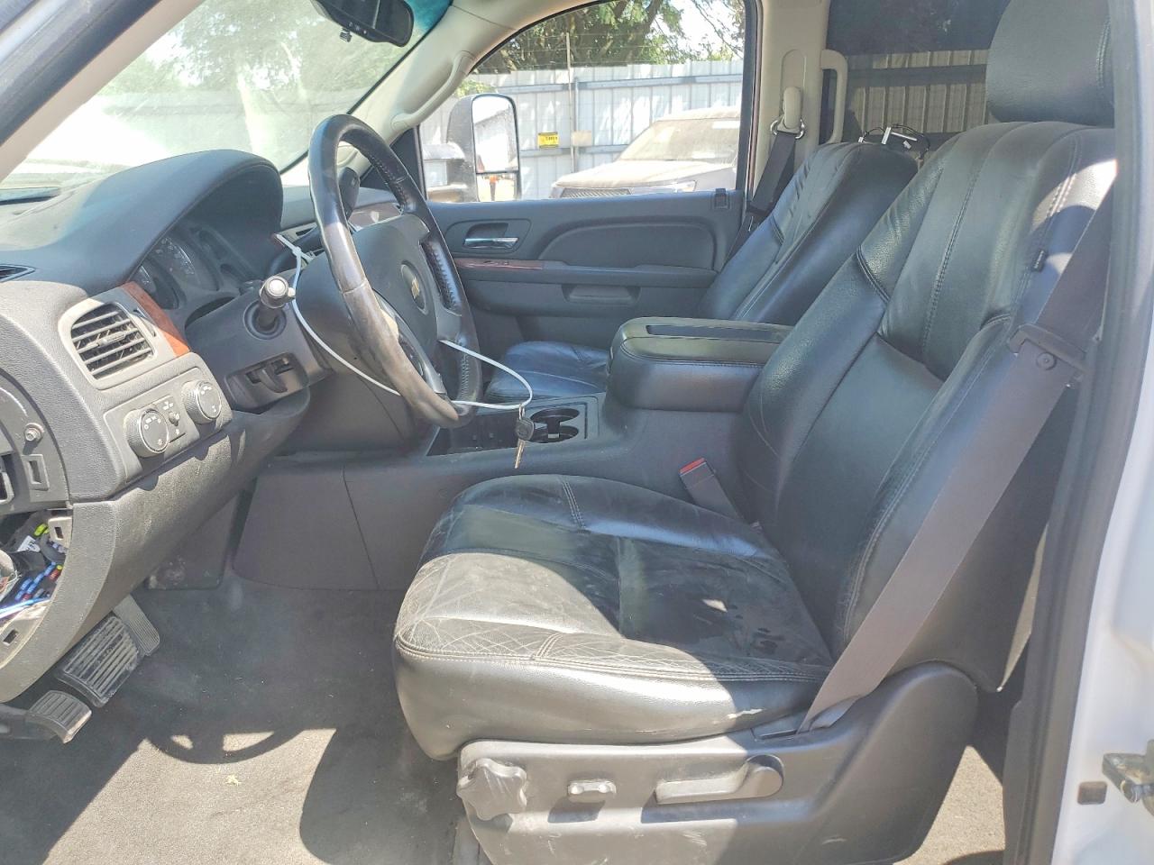 2011 CHEVROLET SUBURBAN