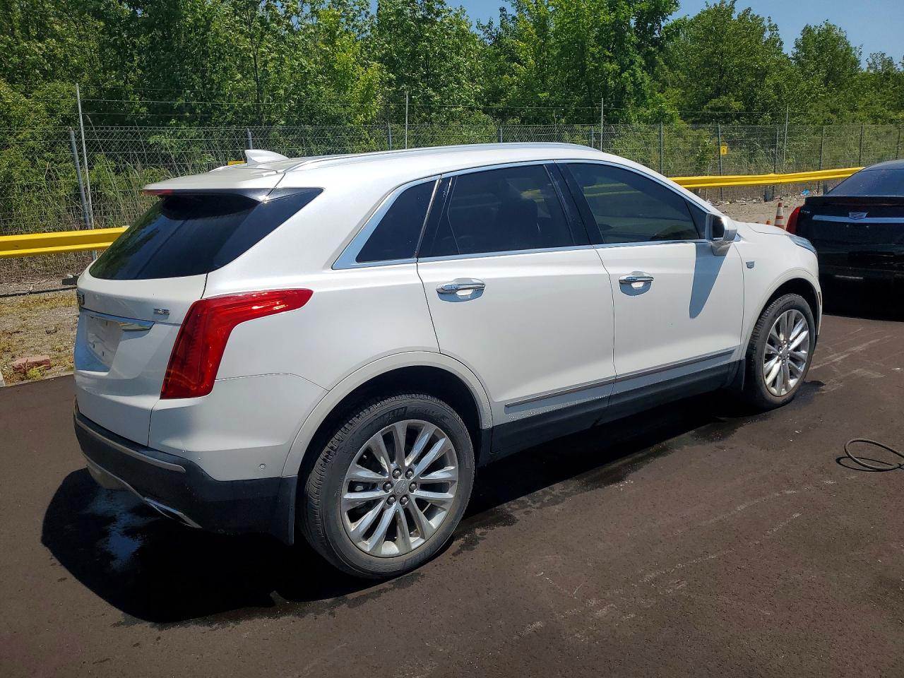 2017 CADILLAC XT5