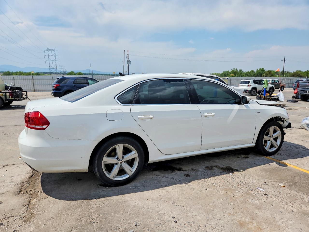 2015 VOLKSWAGEN PASSAT