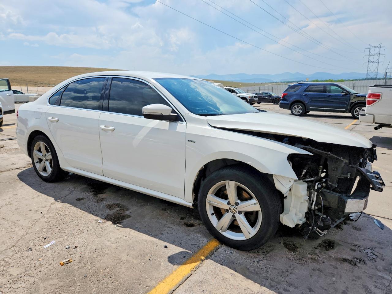 2015 VOLKSWAGEN PASSAT