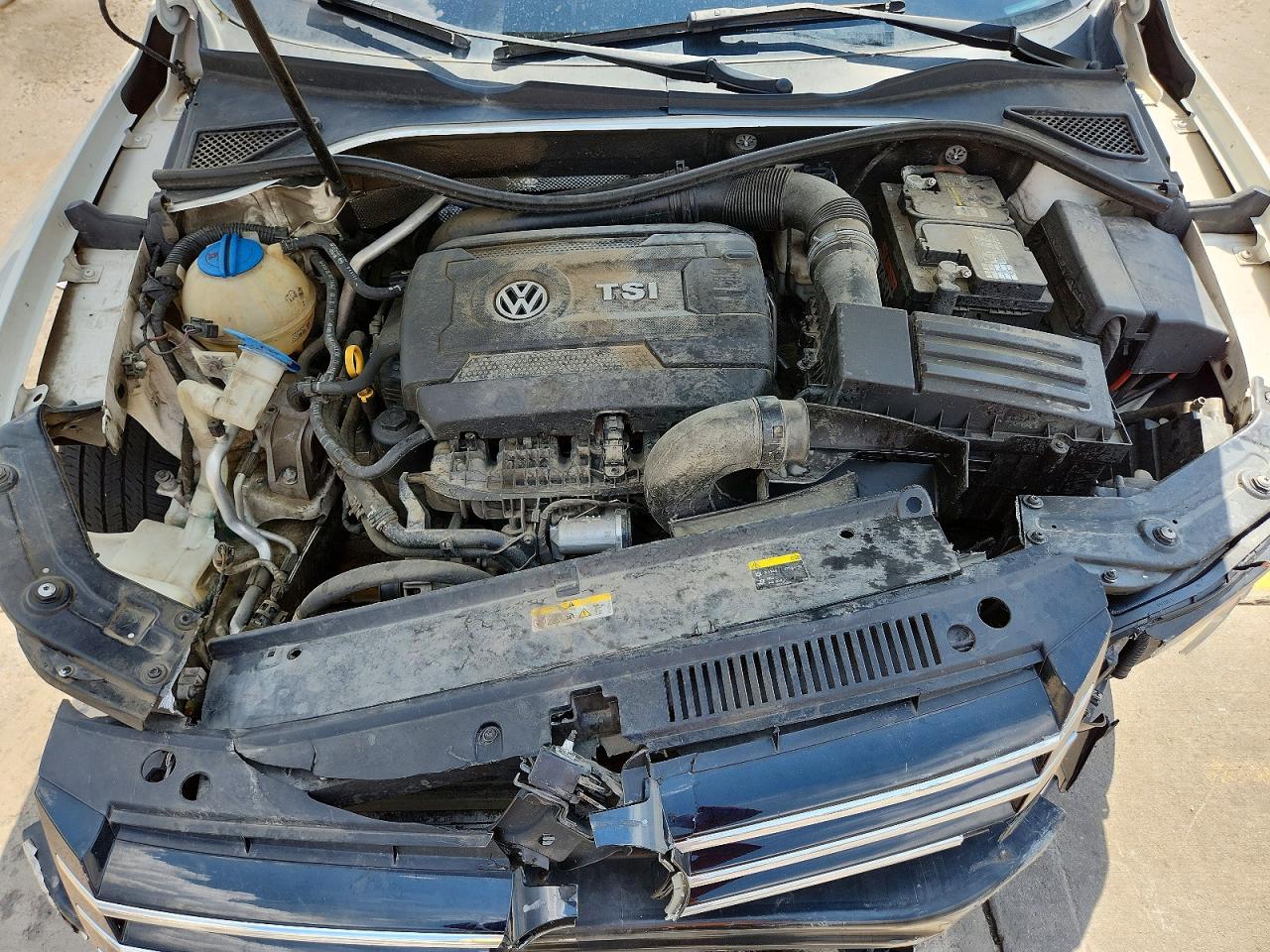 2015 VOLKSWAGEN PASSAT