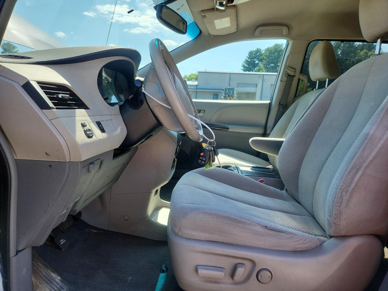 2014 TOYOTA SIENNA