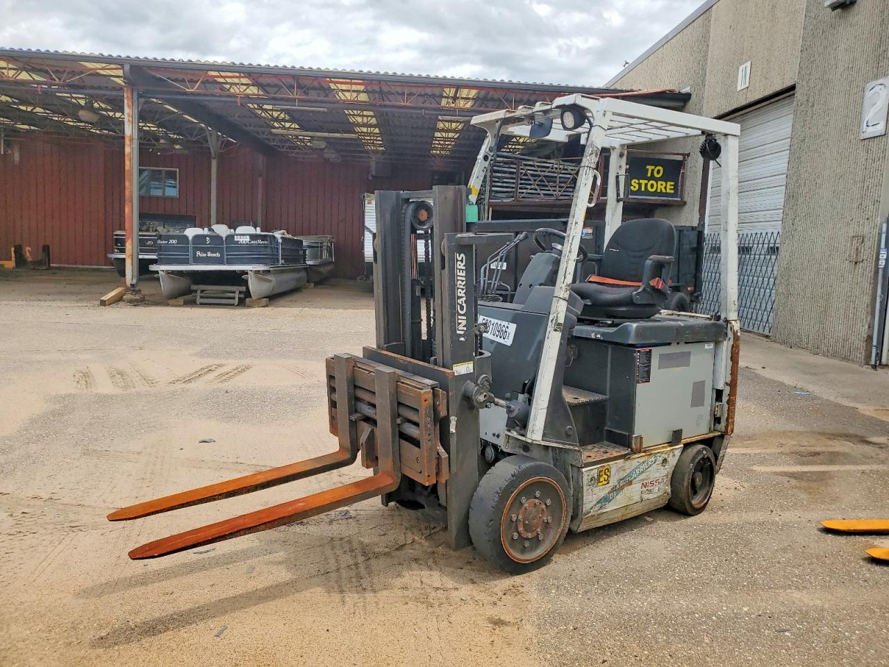 2013 UNICARIERS FORKLIFT