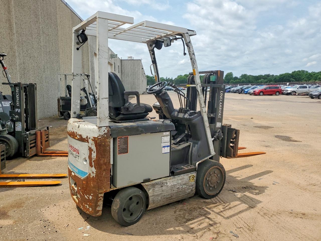 2013 UNICARIERS FORKLIFT