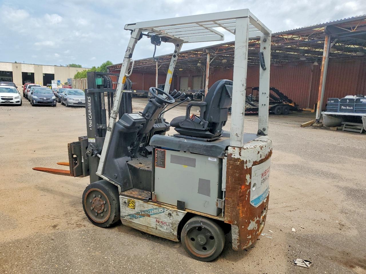 2013 UNICARIERS FORKLIFT