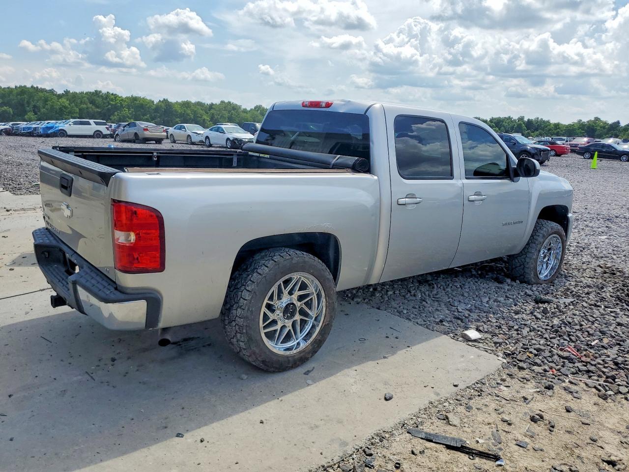 2011 CHEVROLET SILVERADO