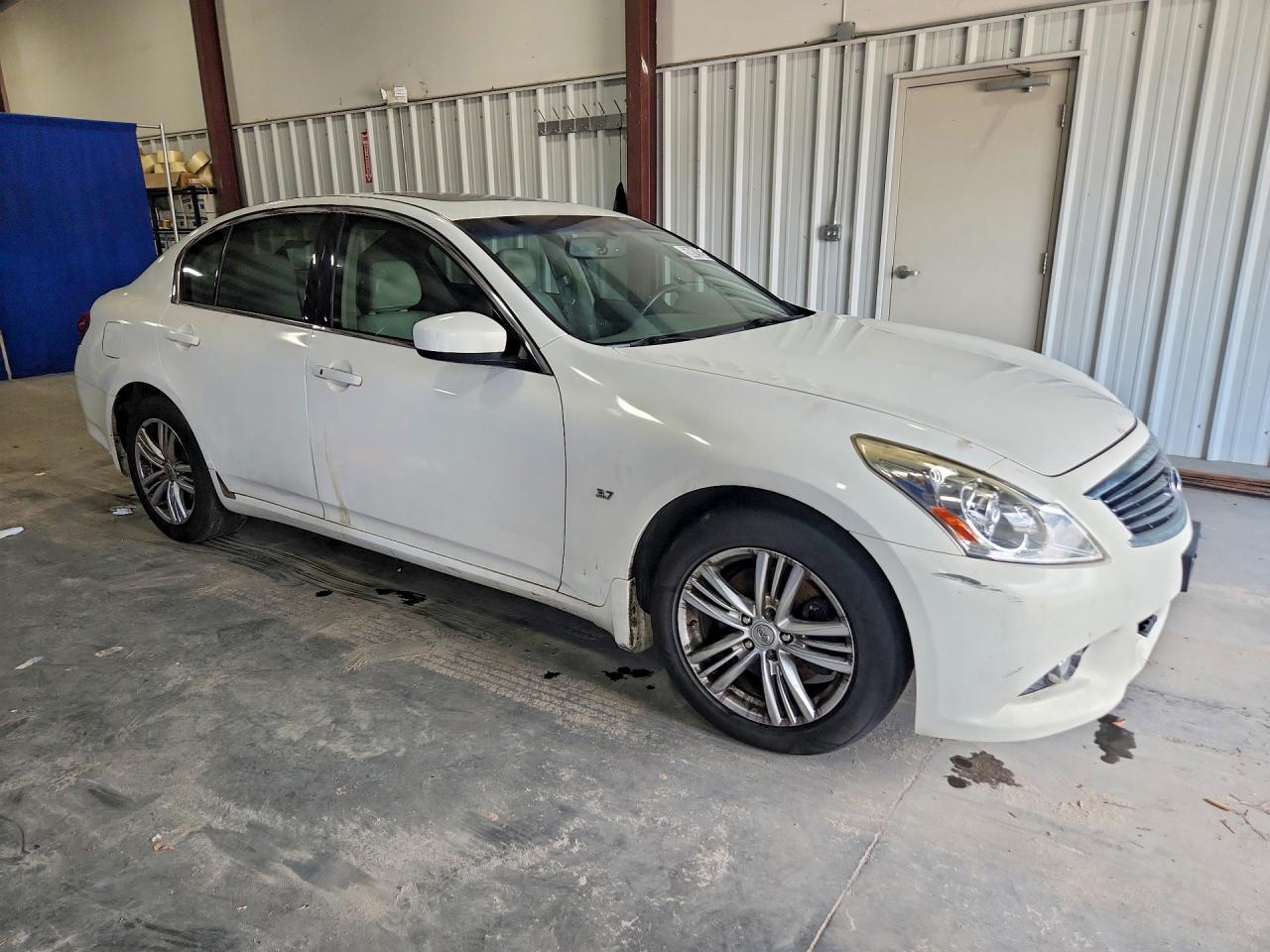 2015 INFINITI Q40