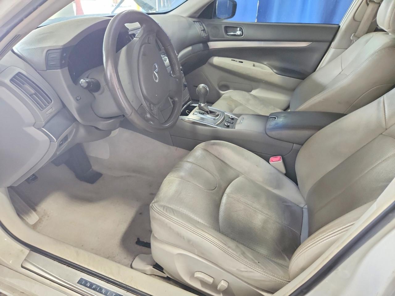 2015 INFINITI Q40