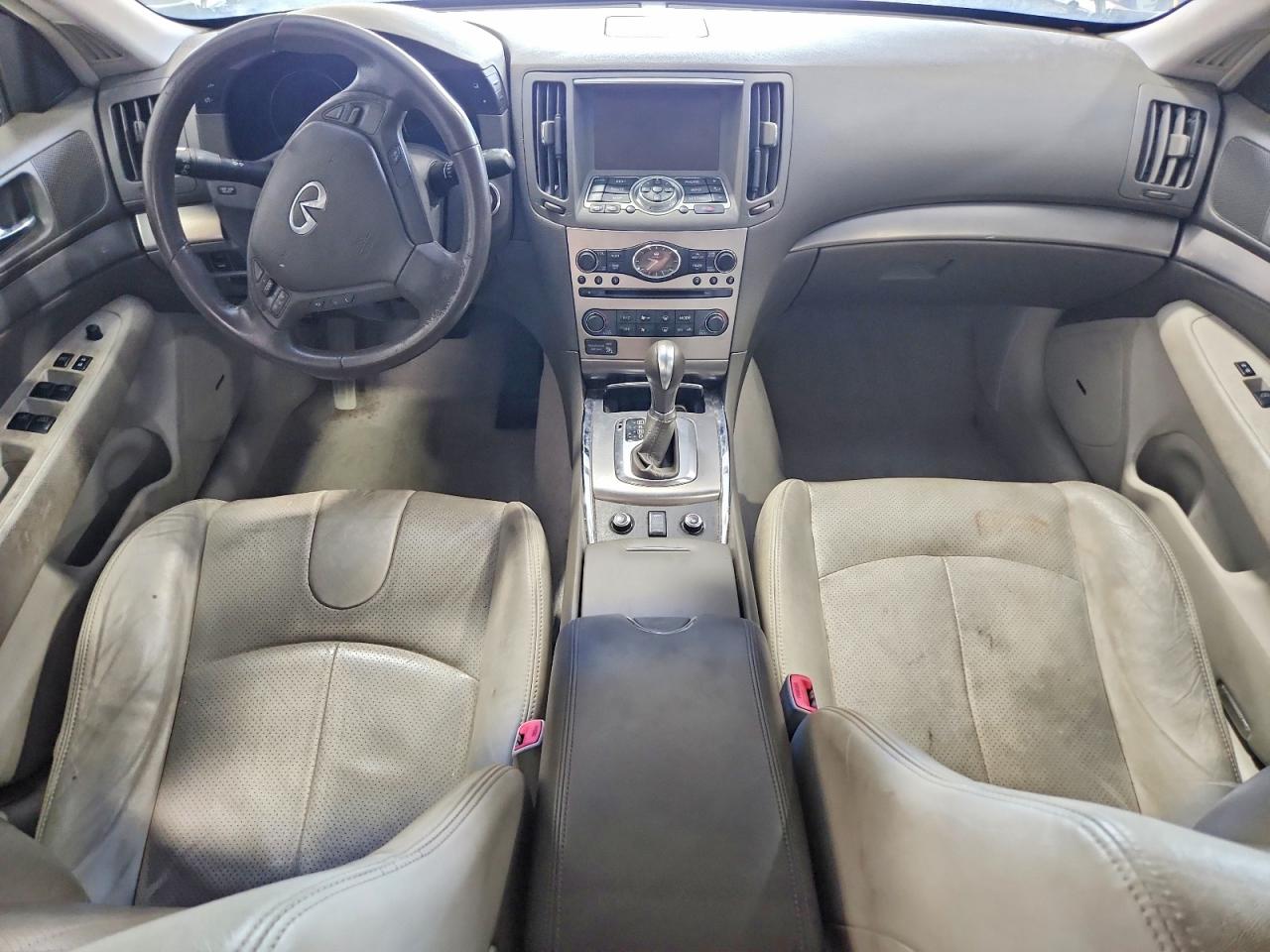 2015 INFINITI Q40
