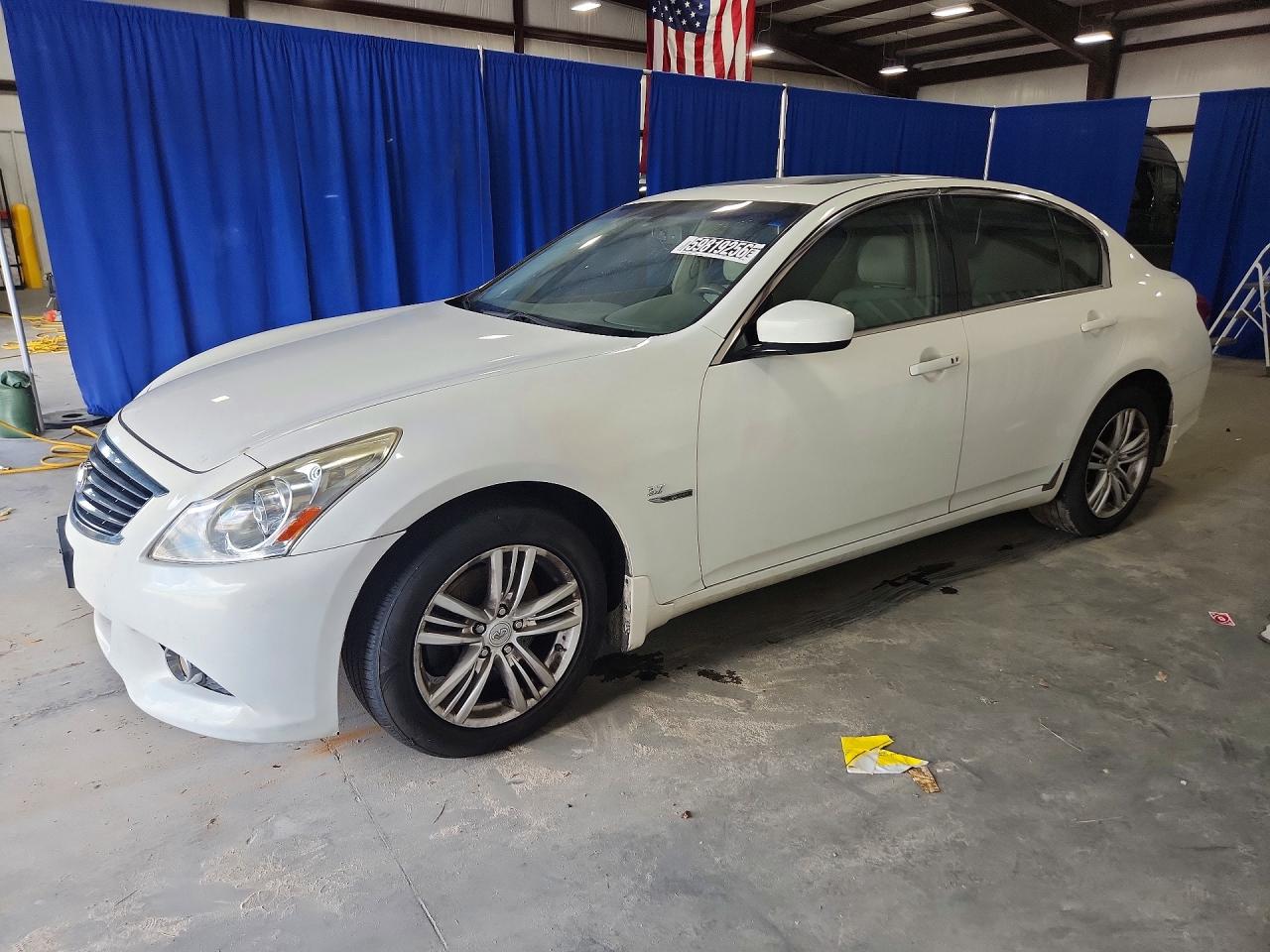 2015 INFINITI Q40