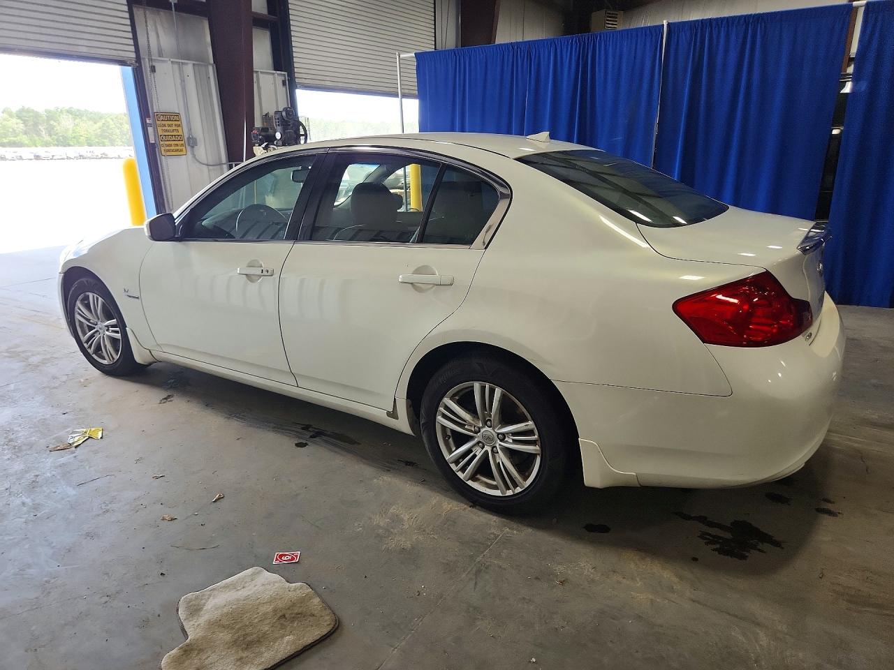 2015 INFINITI Q40