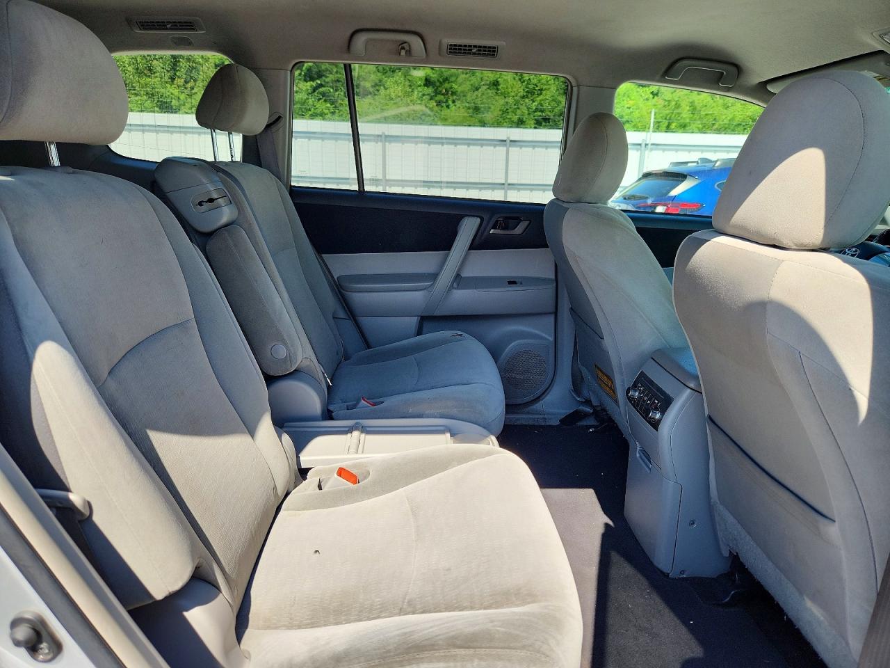 2011 TOYOTA HIGHLANDER