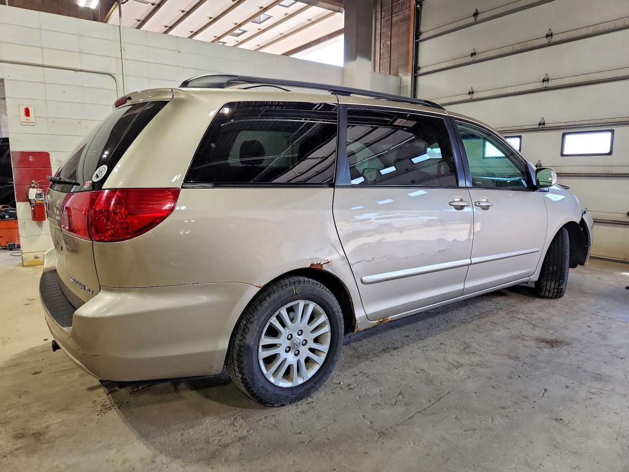 2007 TOYOTA SIENNA