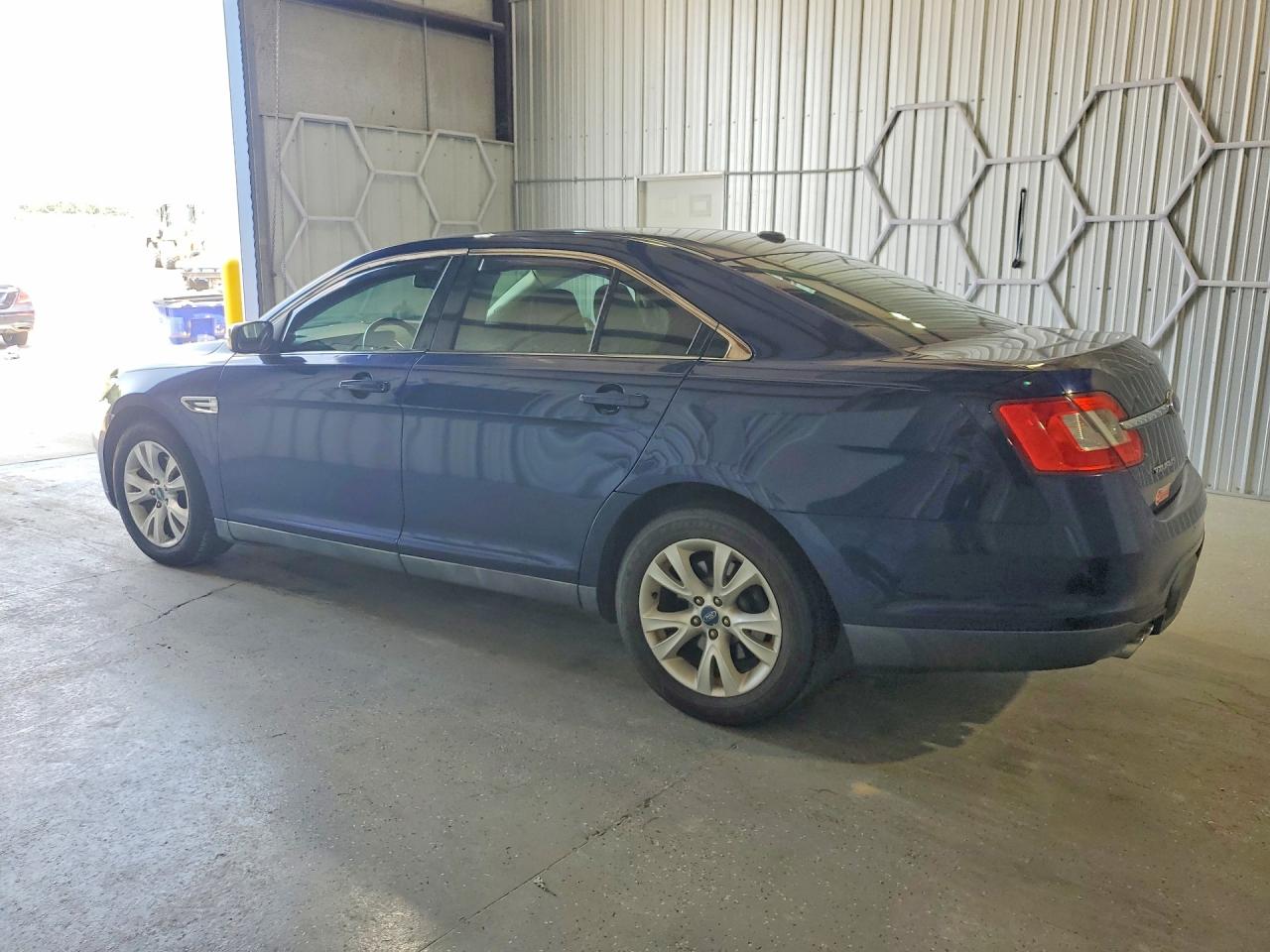 2011 FORD TAURUS