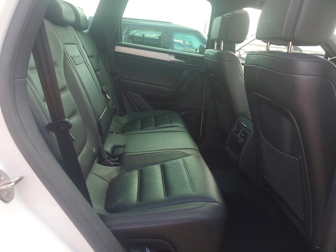 2017 VOLKSWAGEN TOUAREG