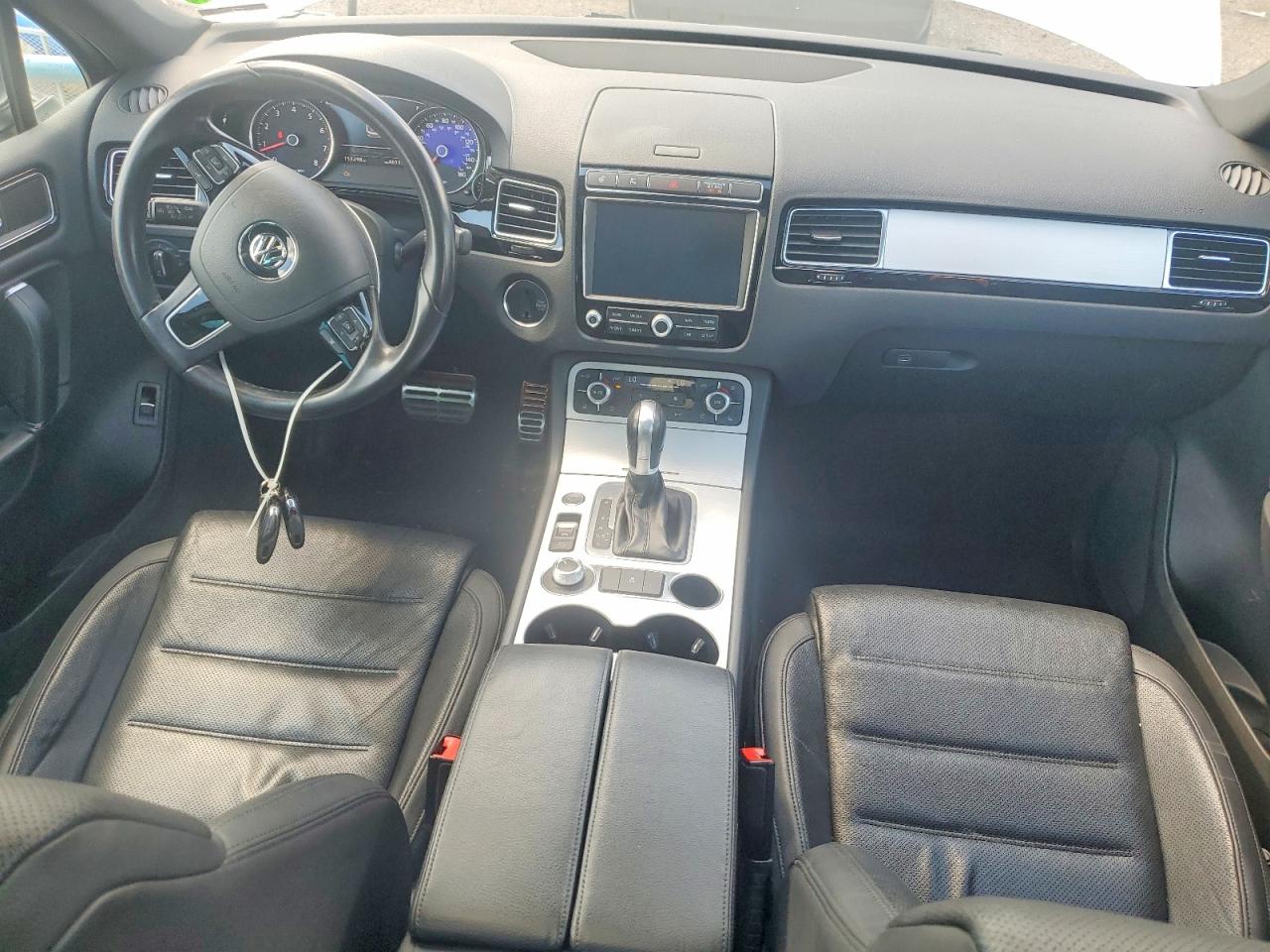2017 VOLKSWAGEN TOUAREG