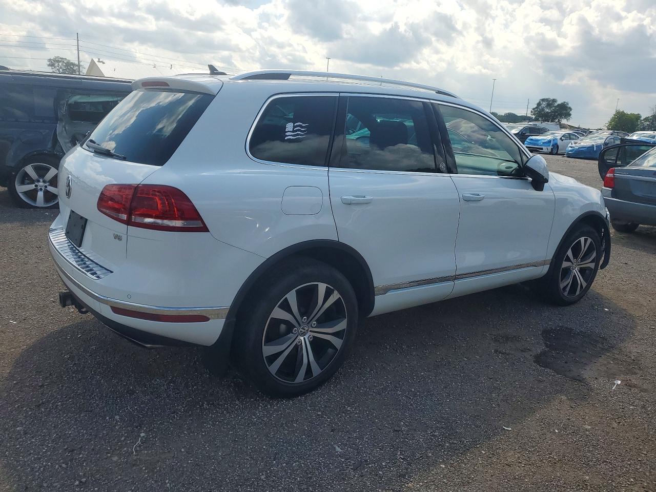 2017 VOLKSWAGEN TOUAREG