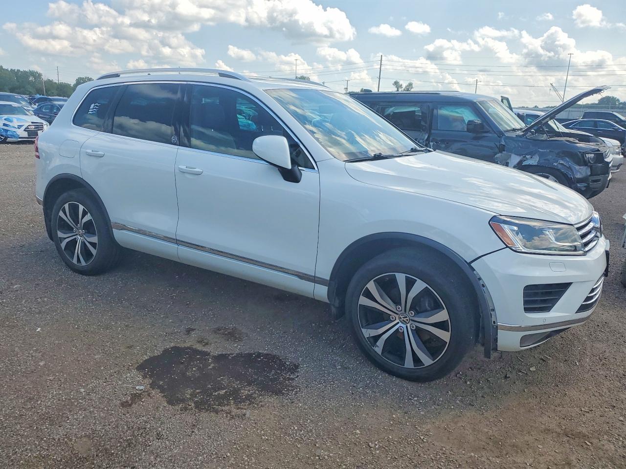 2017 VOLKSWAGEN TOUAREG