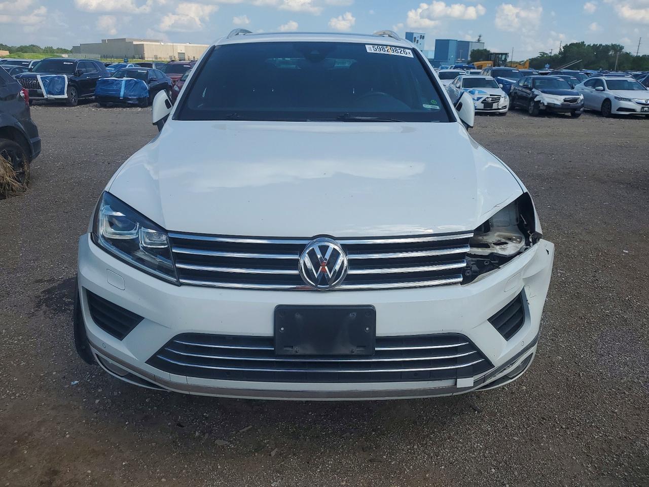 2017 VOLKSWAGEN TOUAREG