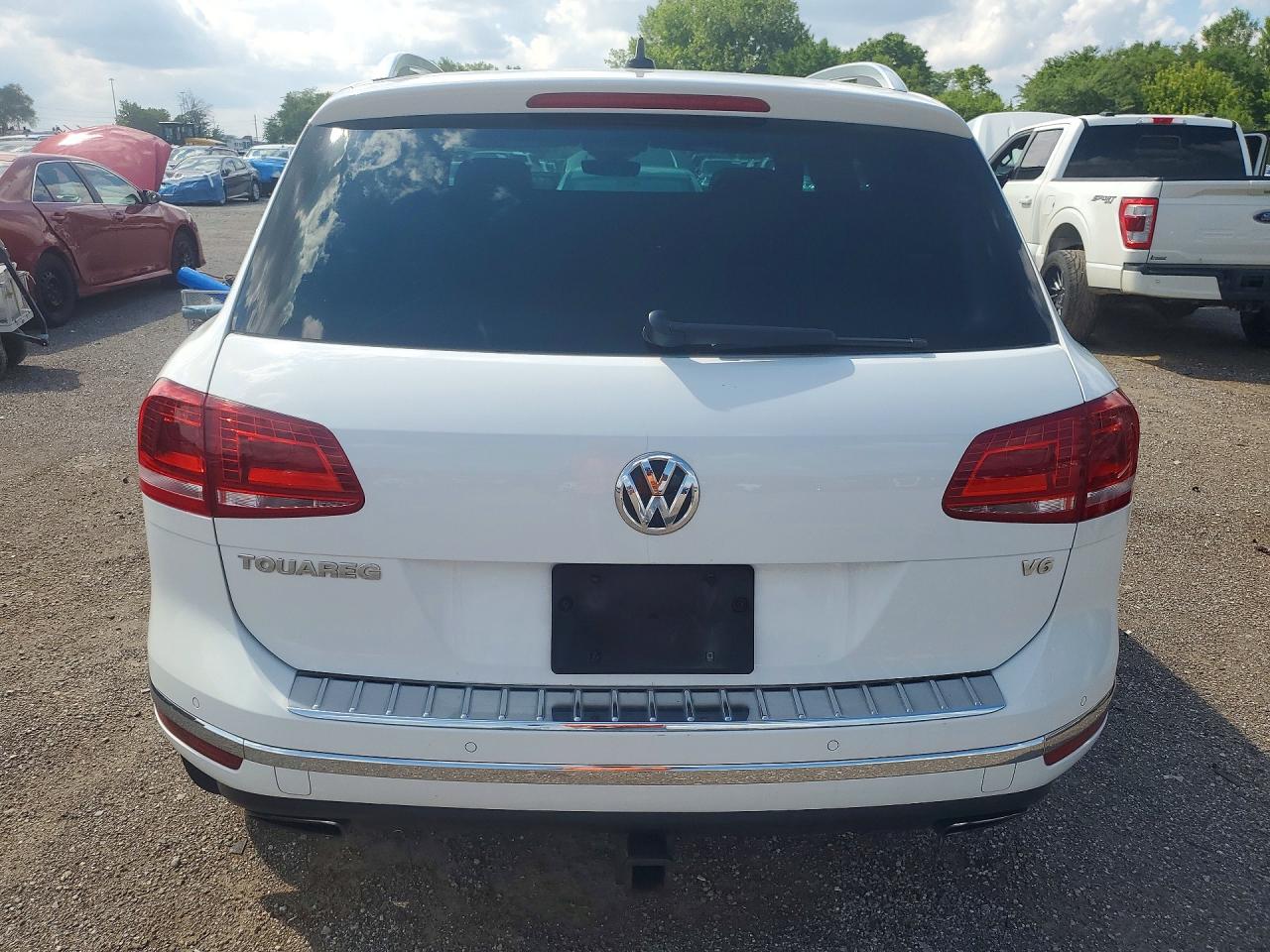 2017 VOLKSWAGEN TOUAREG