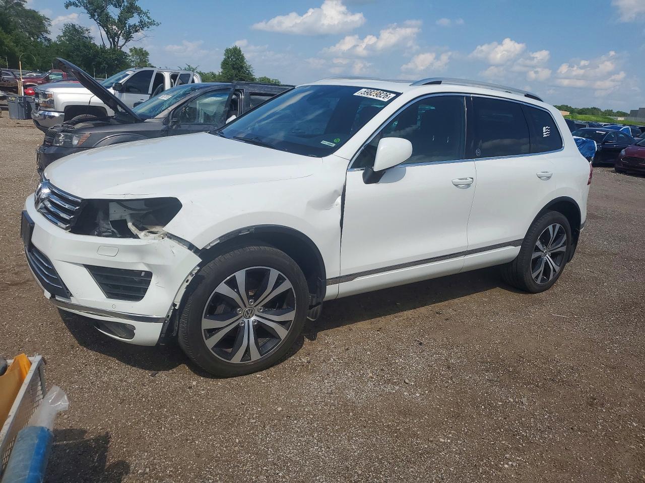 2017 VOLKSWAGEN TOUAREG