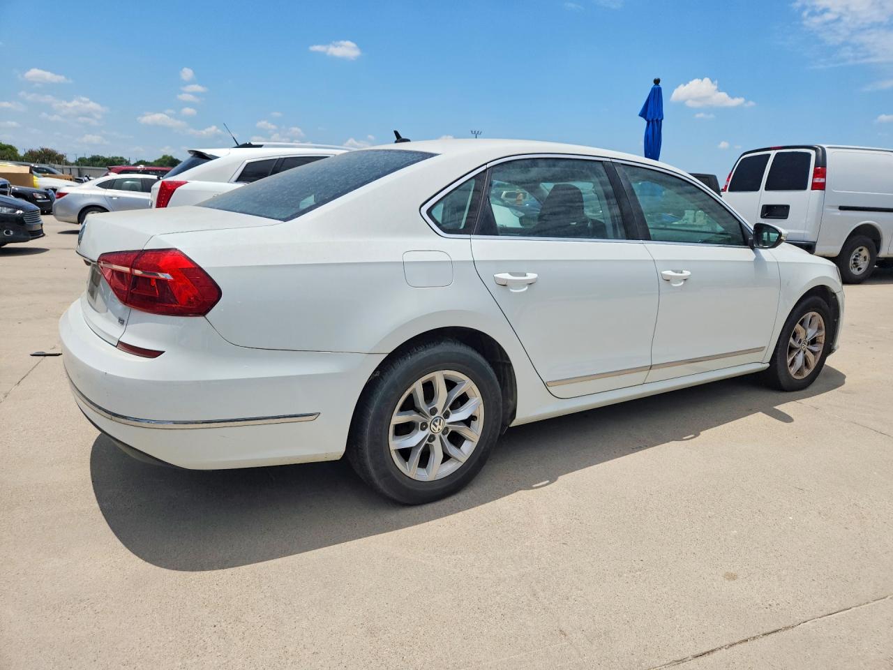 2016 VOLKSWAGEN PASSAT