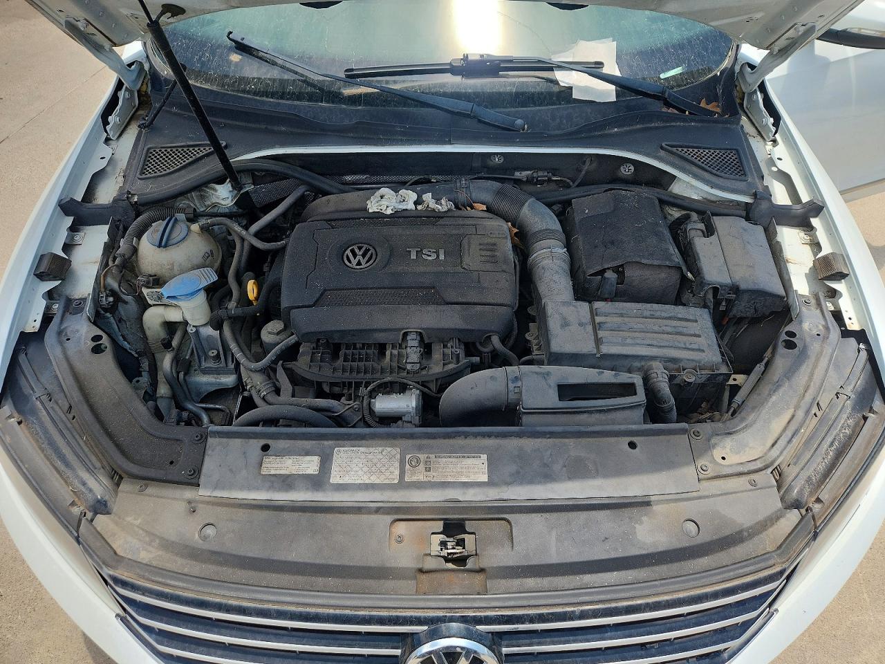 2016 VOLKSWAGEN PASSAT