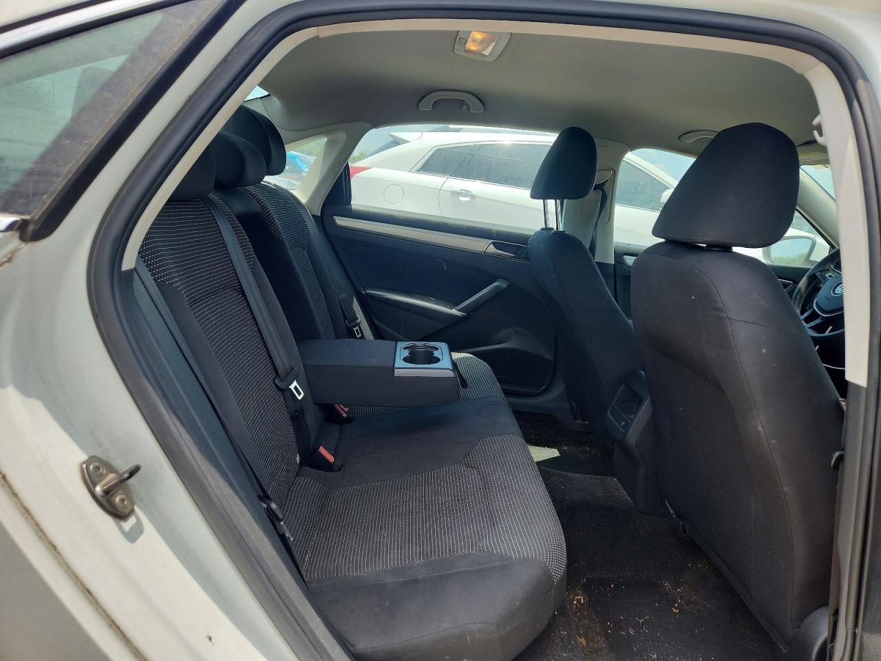 2016 VOLKSWAGEN PASSAT