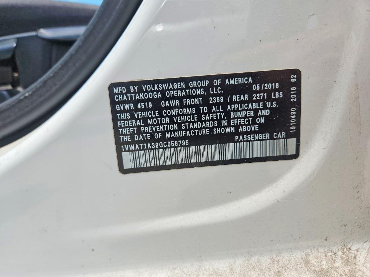 2016 VOLKSWAGEN PASSAT