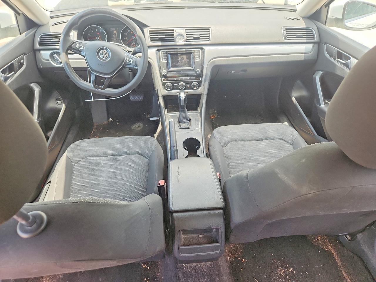 2016 VOLKSWAGEN PASSAT