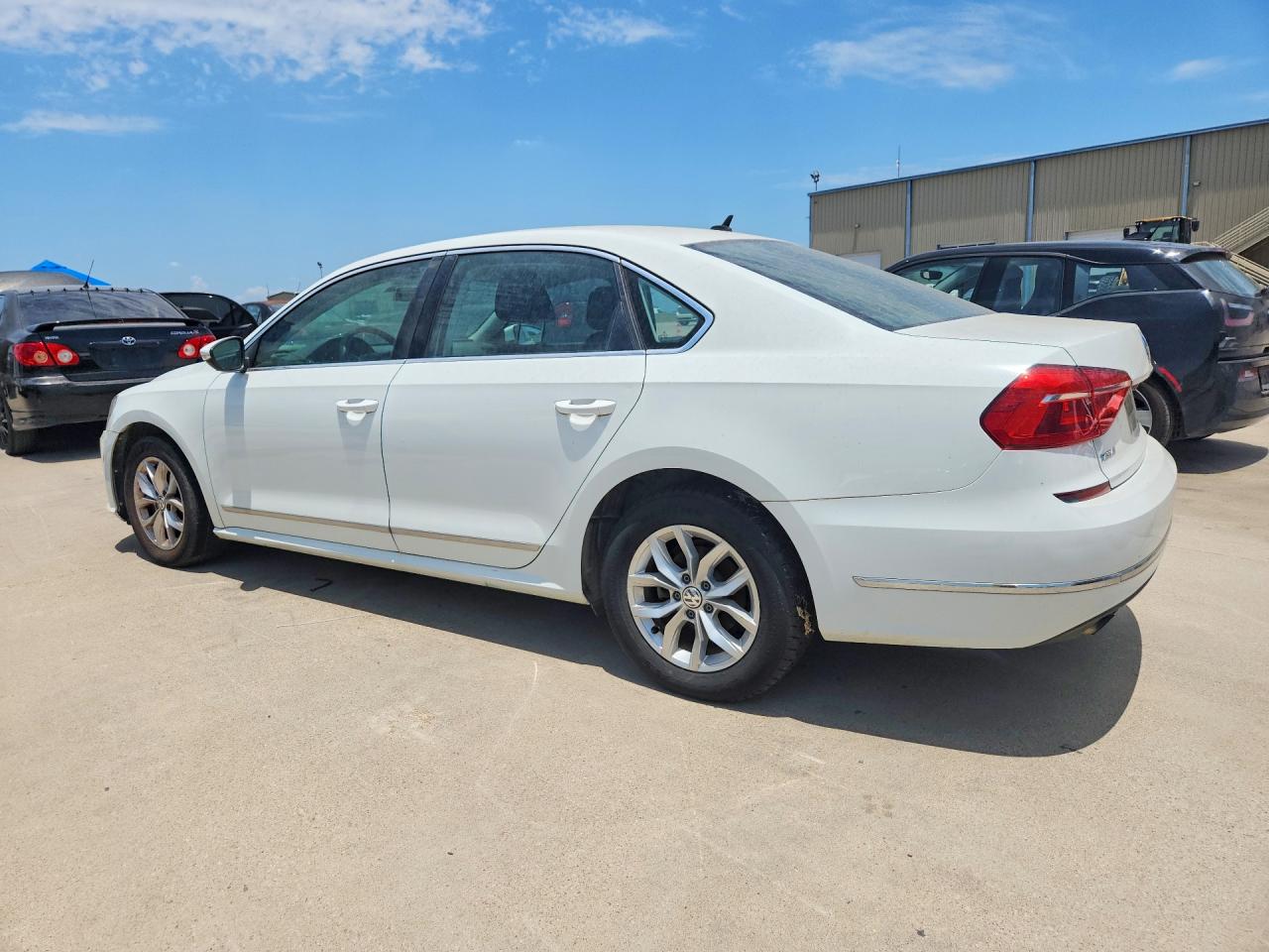 2016 VOLKSWAGEN PASSAT