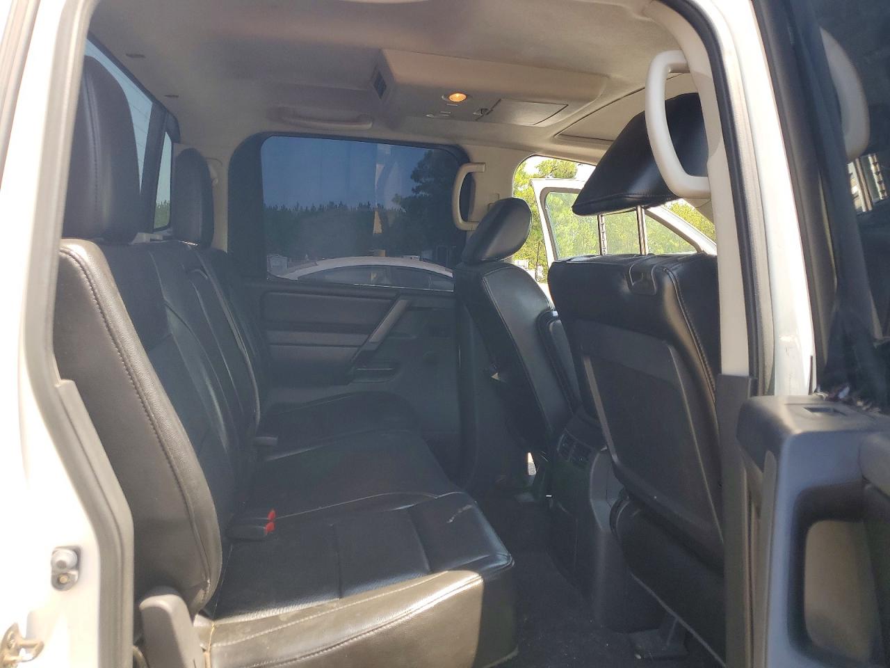 2012 NISSAN TITAN