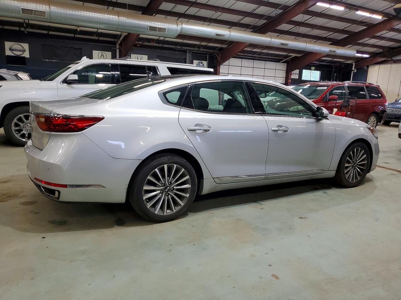 2017 KIA CADENZA