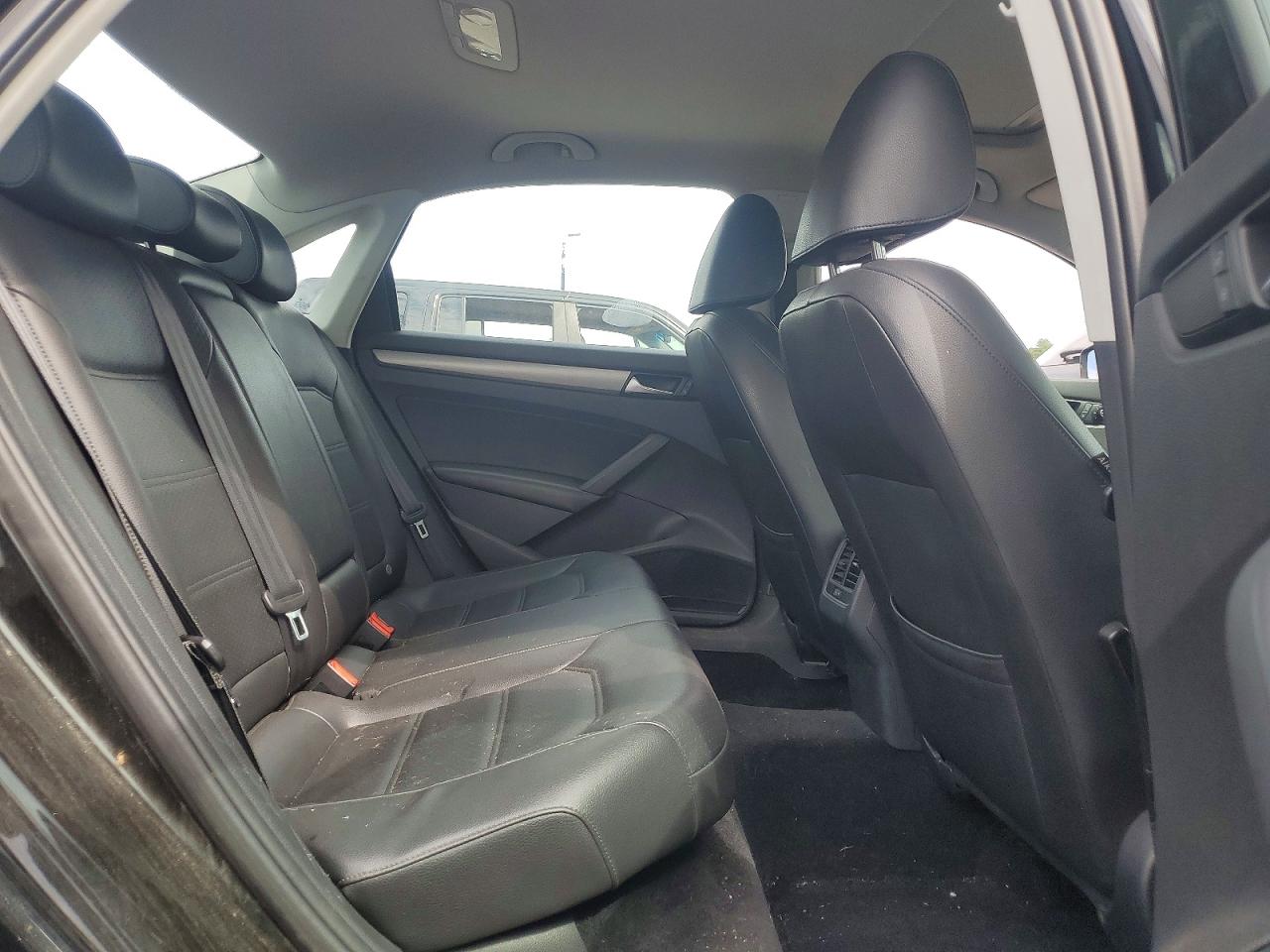 2014 VOLKSWAGEN PASSAT