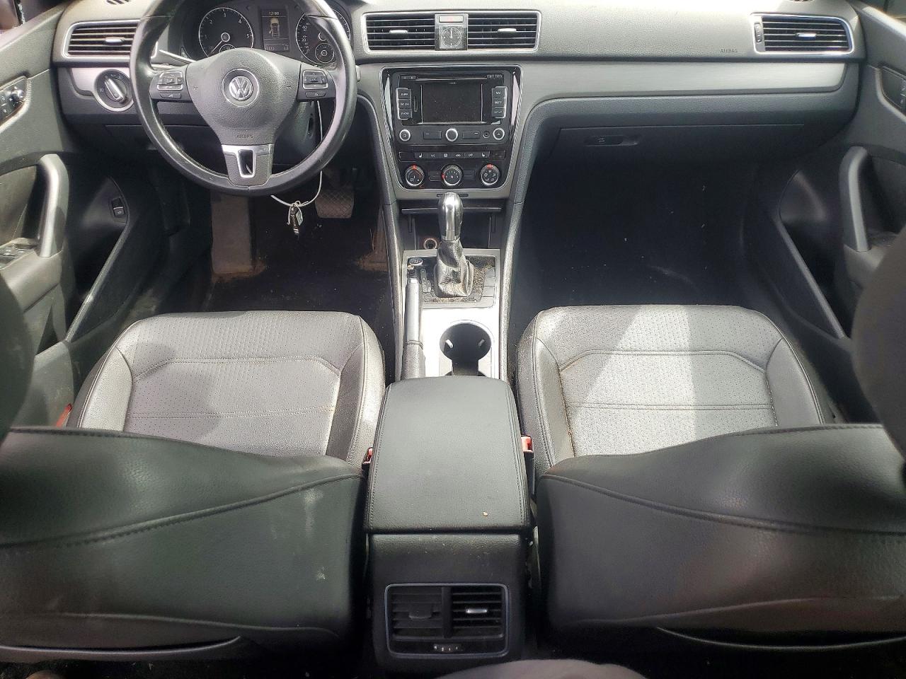 2014 VOLKSWAGEN PASSAT