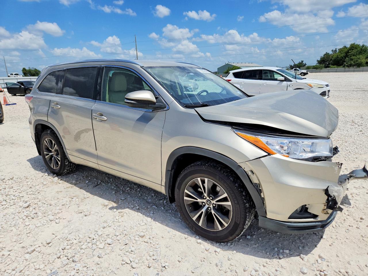 2016 TOYOTA HIGHLANDER