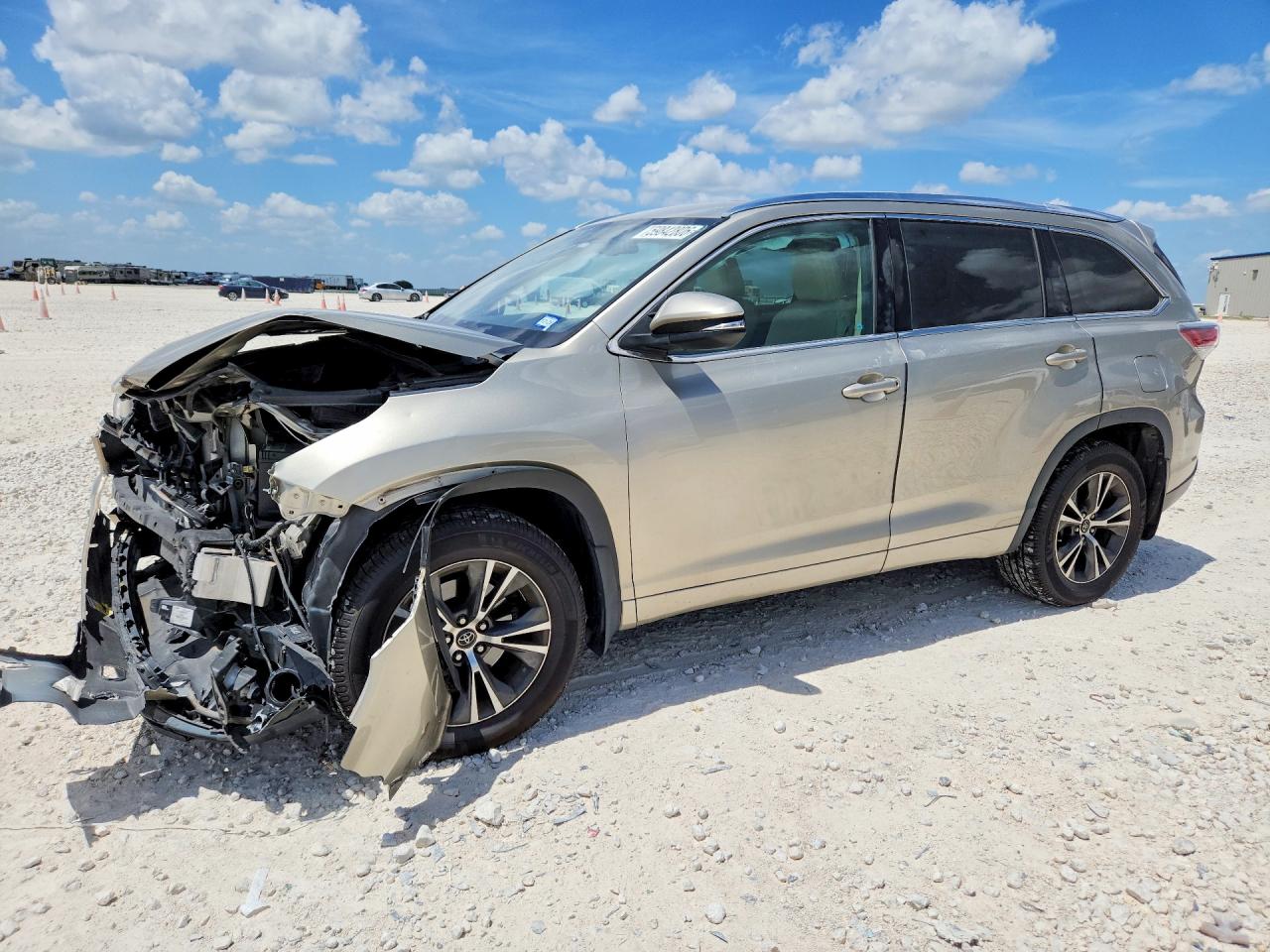 2016 TOYOTA HIGHLANDER