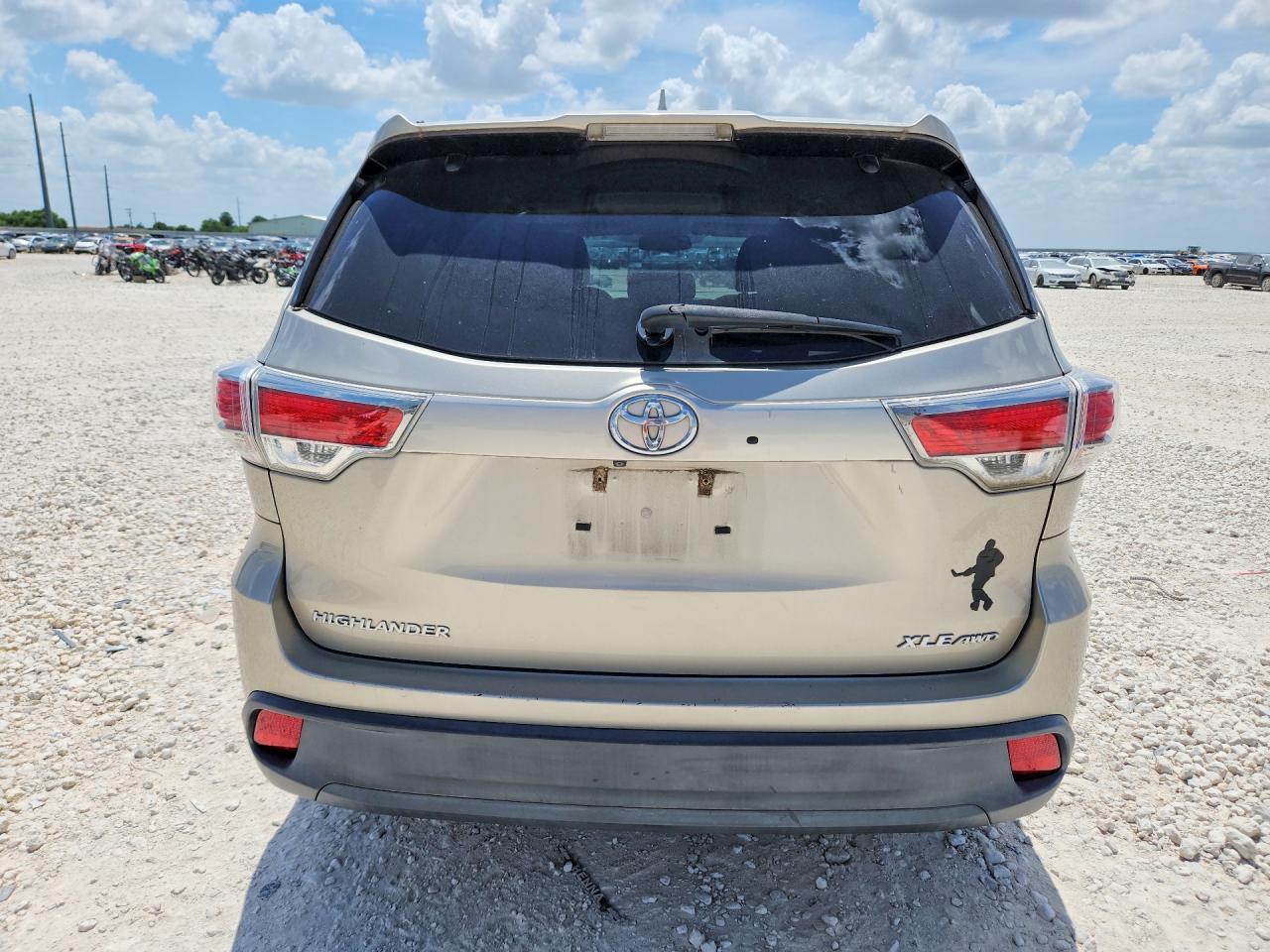 2016 TOYOTA HIGHLANDER