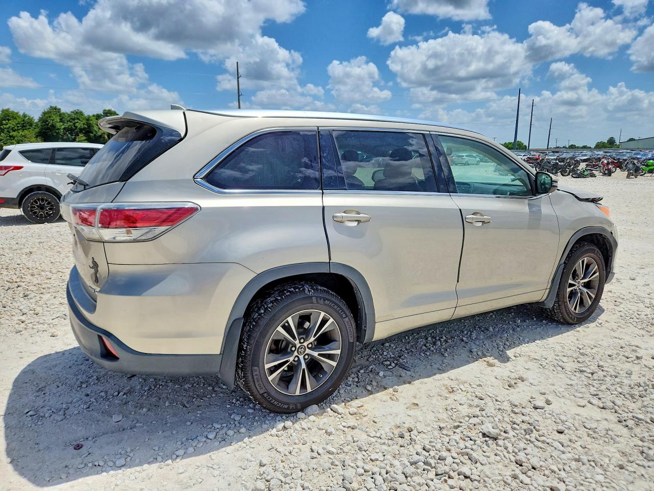 2016 TOYOTA HIGHLANDER