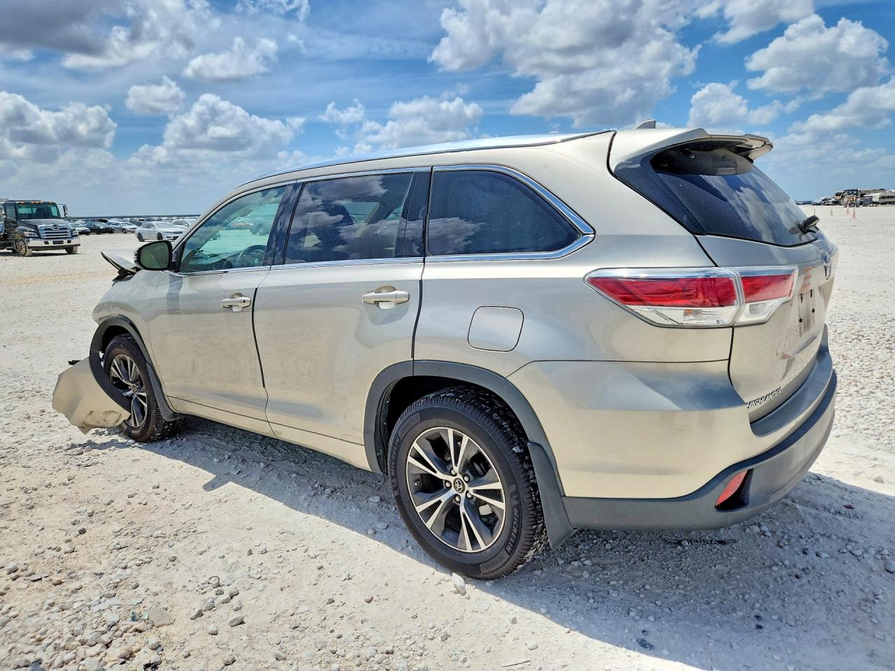 2016 TOYOTA HIGHLANDER